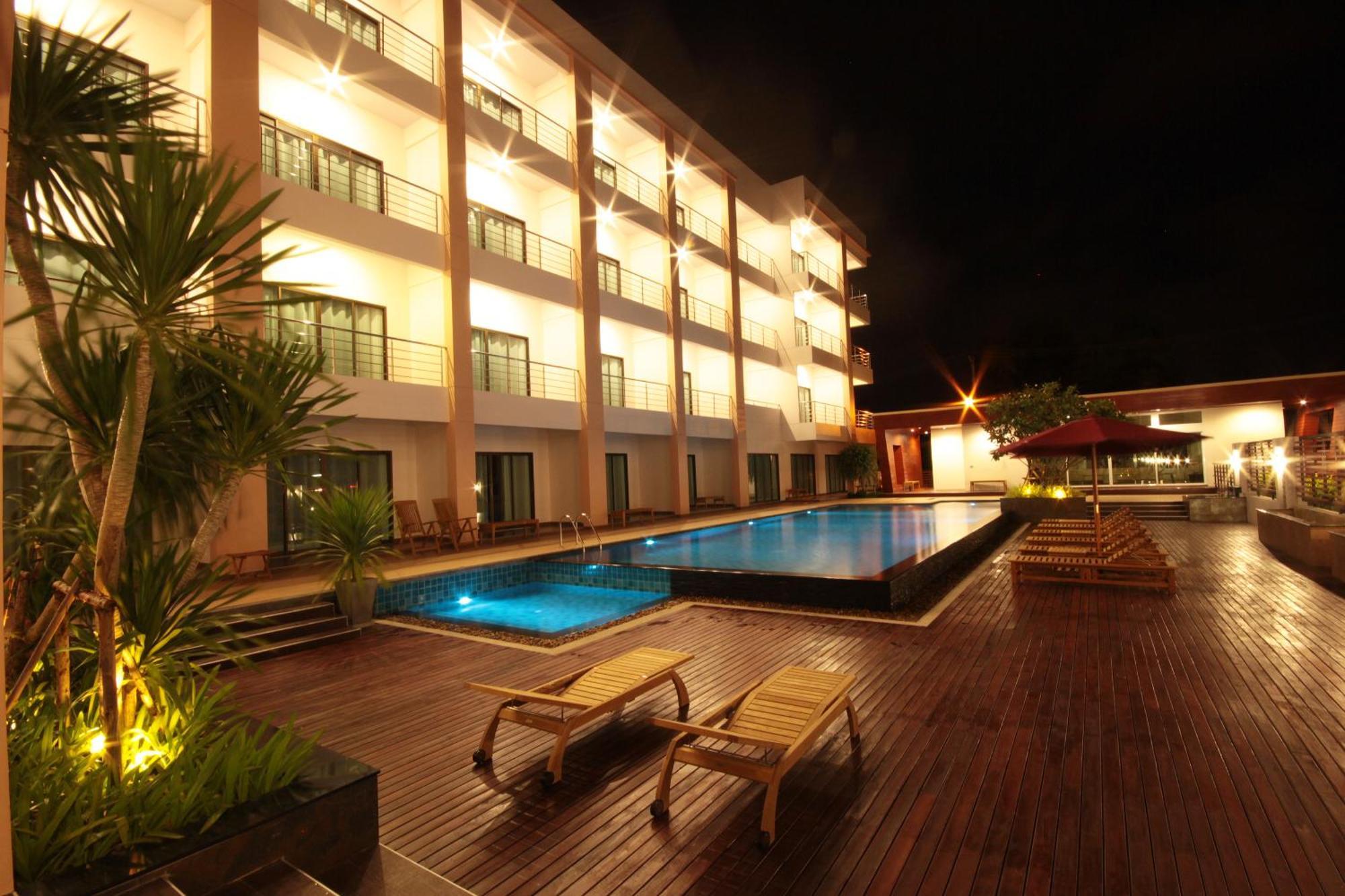 Paragon Suites Resort Jomtien Beach Exterior photo