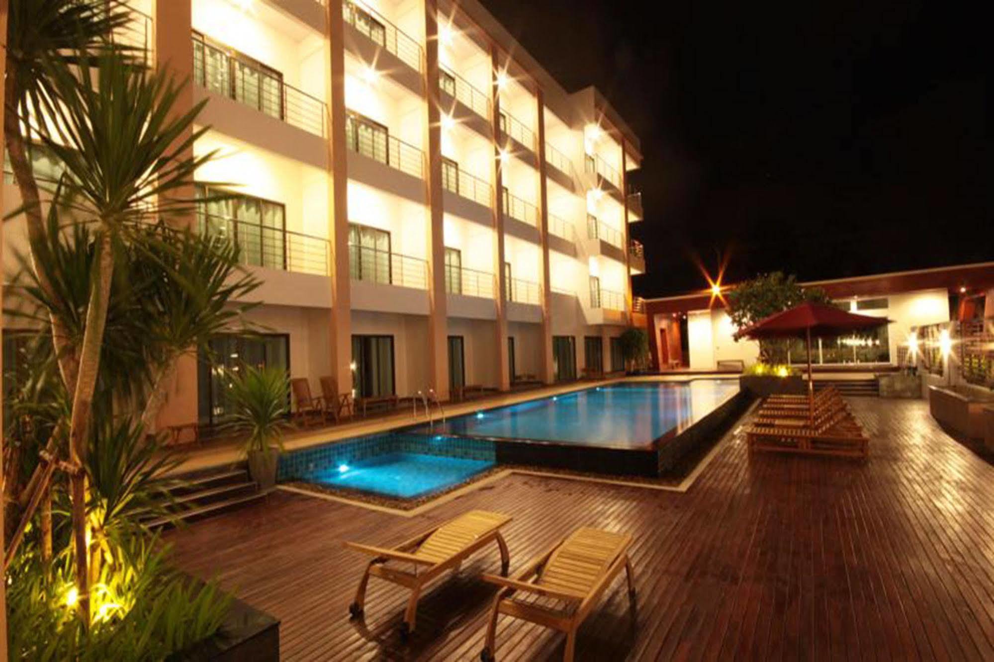 Paragon Suites Resort Jomtien Beach Exterior photo